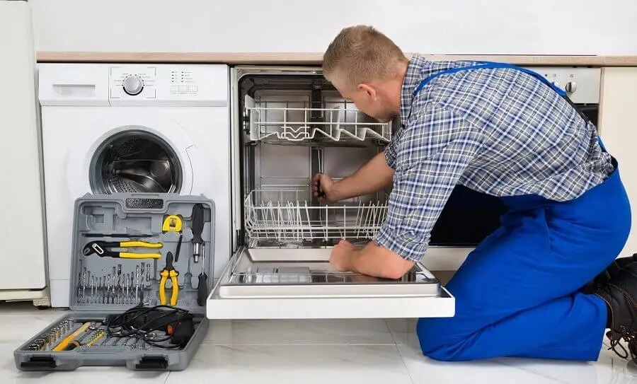 Güdül Termodinamik servisi teknisyen ekibi beyaz eşya tamiri yaparken